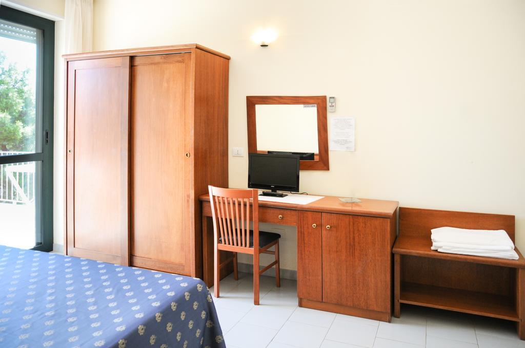 Hotel Villaggio Aurora San Pietro in Bevagna Szoba fotó